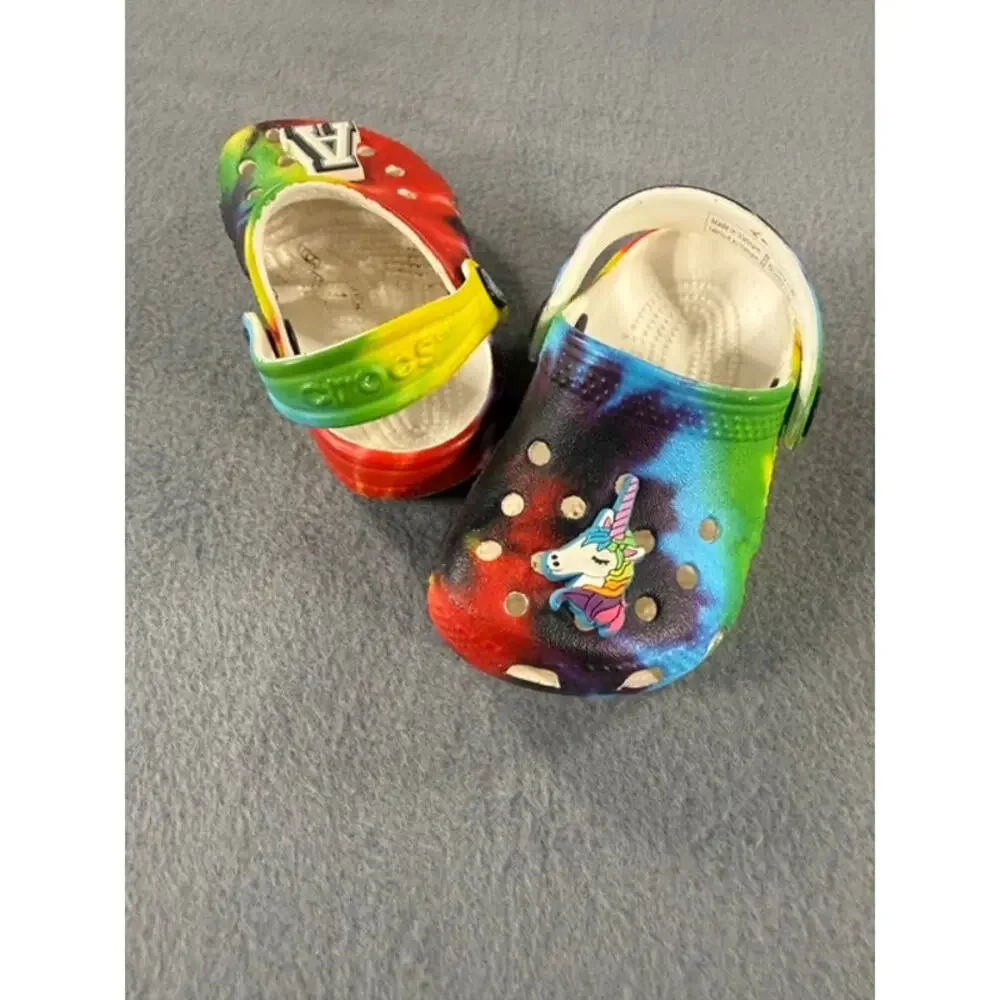 CROCS step into
